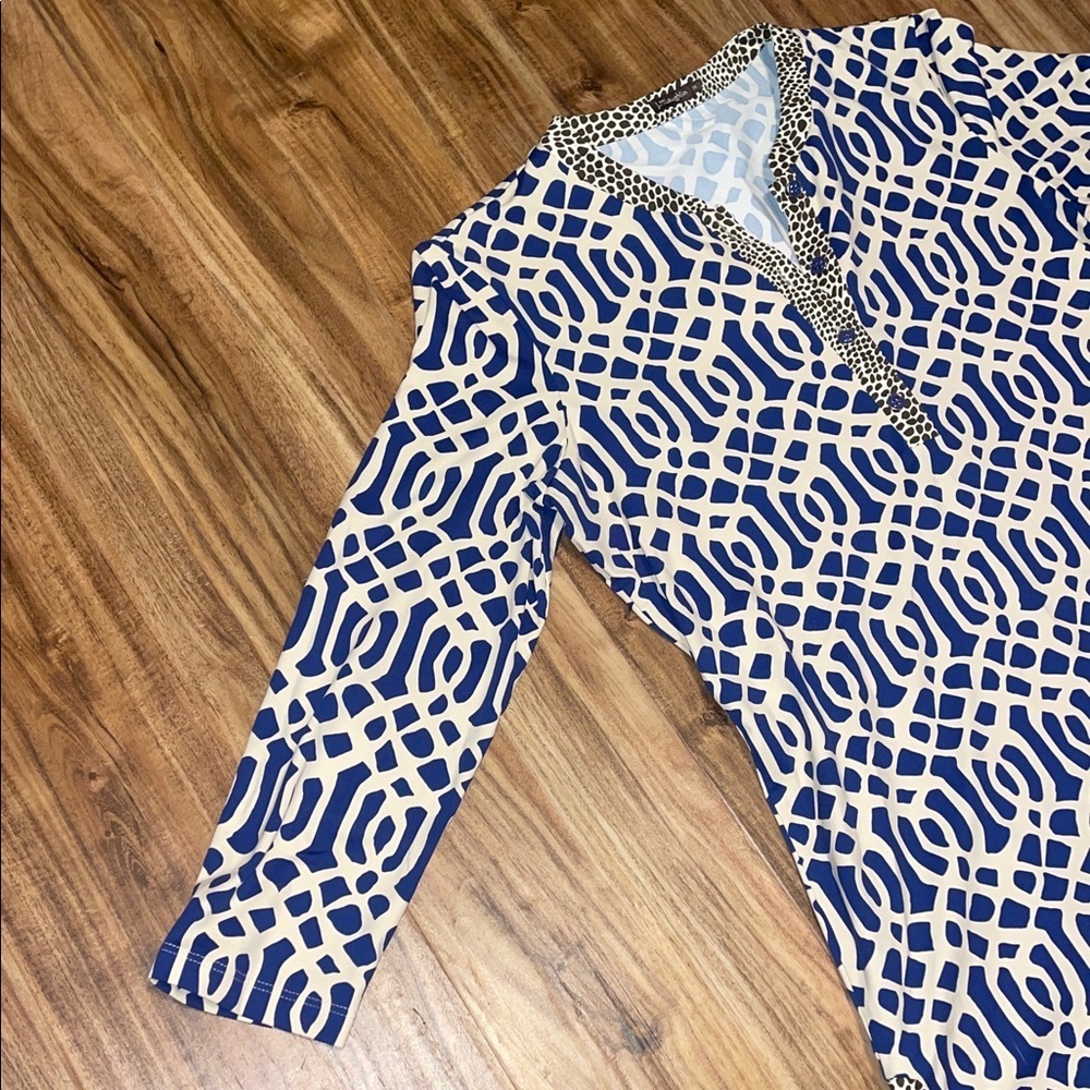 J. McLaughlin women’s medium 8 10 blouse top tunic Blue cream brown pattern - Picture 3 of 9